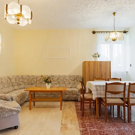 Daisy 1 By Interhome